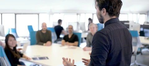What is the peer-to-peer connections program and how do I use it?