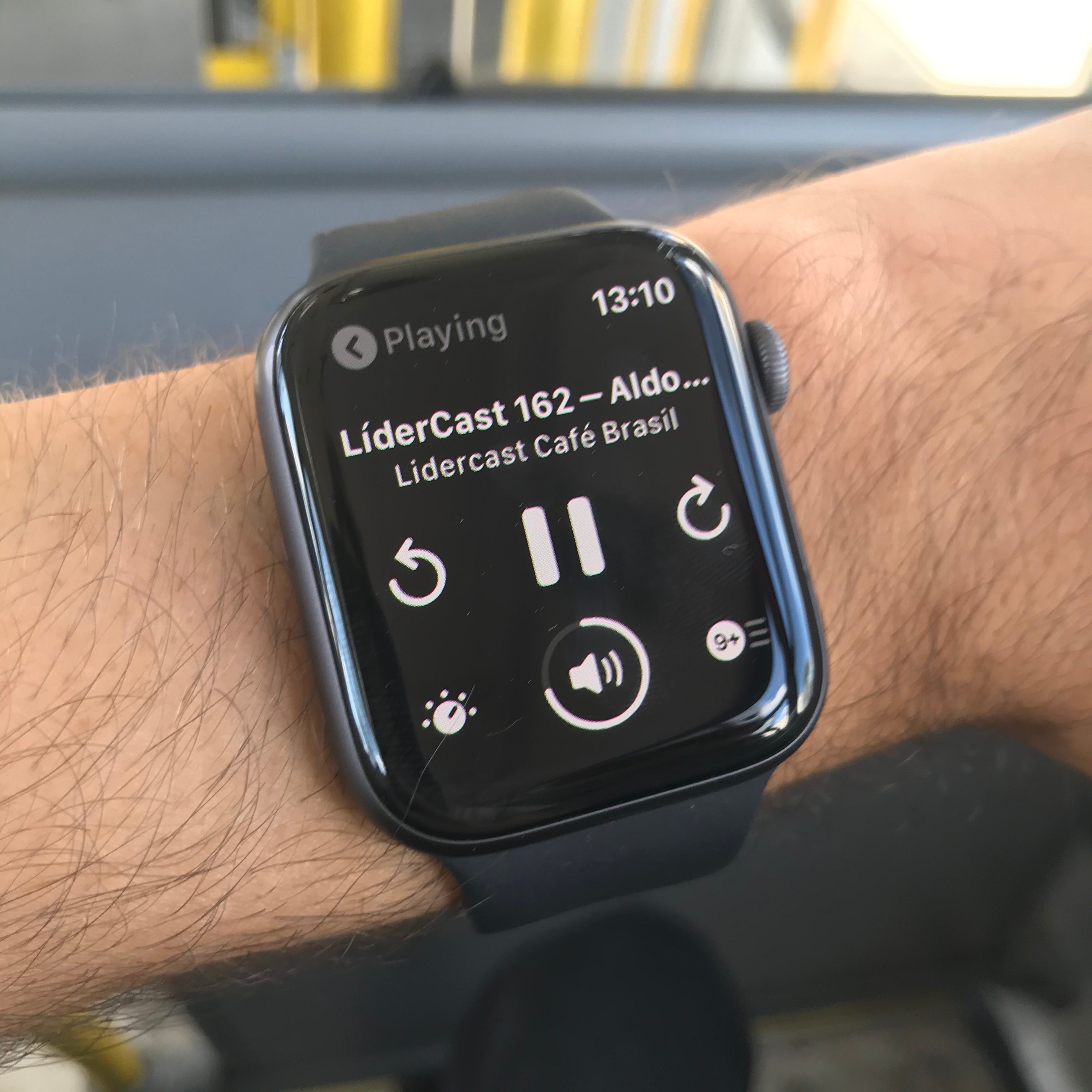 Tip: The app on Apple Watch needs to gain volume control. | Deezer