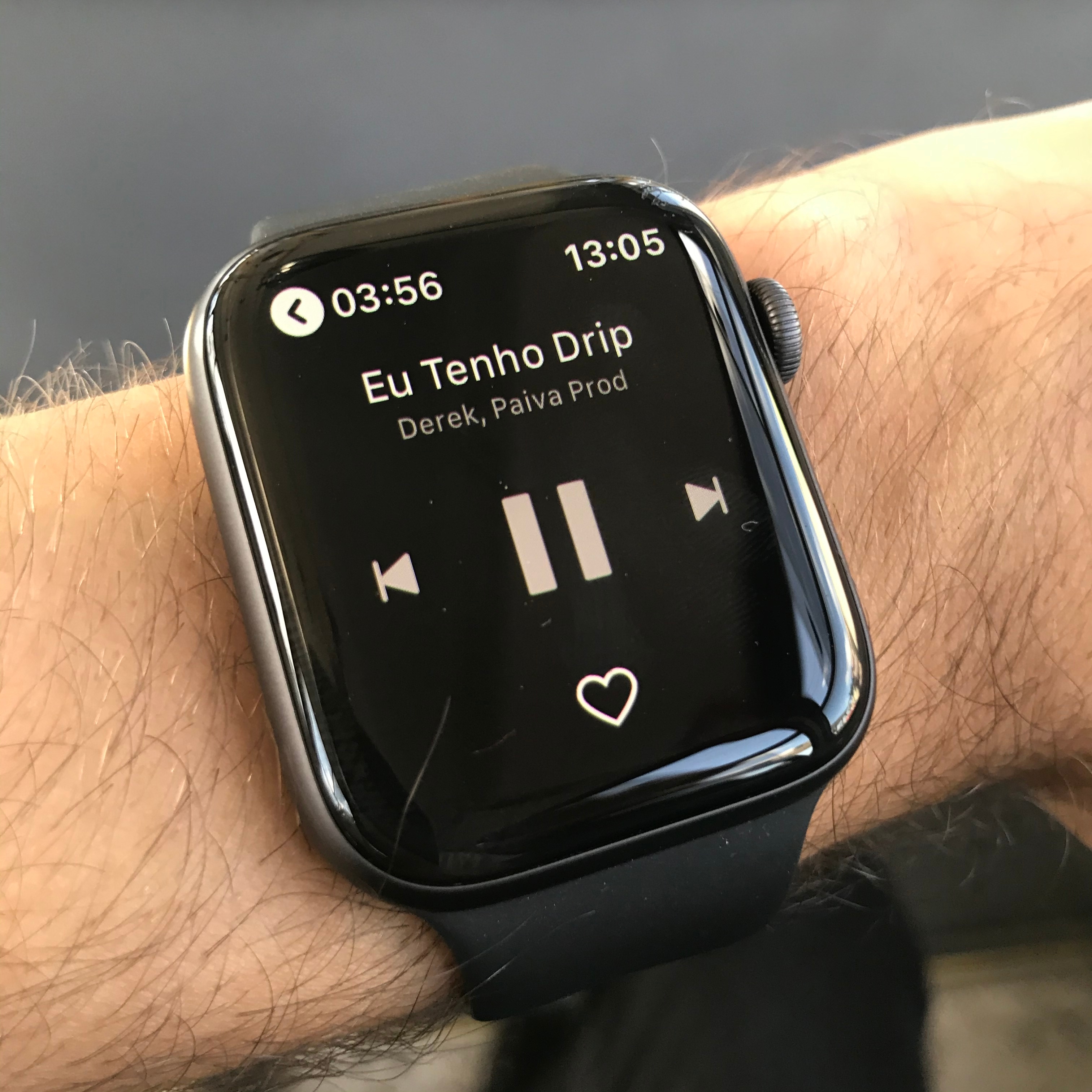 Tip: The app on Apple Watch needs to gain volume control. | Deezer