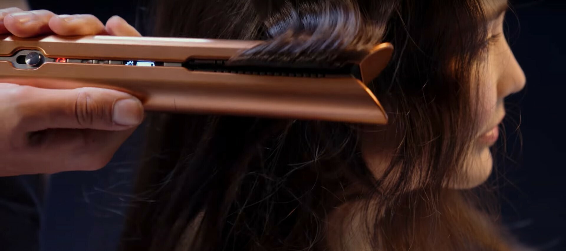 How to create S-waves with the Dyson Corrale™ hair straightener
