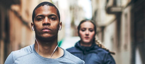 Elisa MultiSIM laajenee keväällä 2022 – vastaa puheluihin älykellollasi!