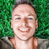 Nils S.