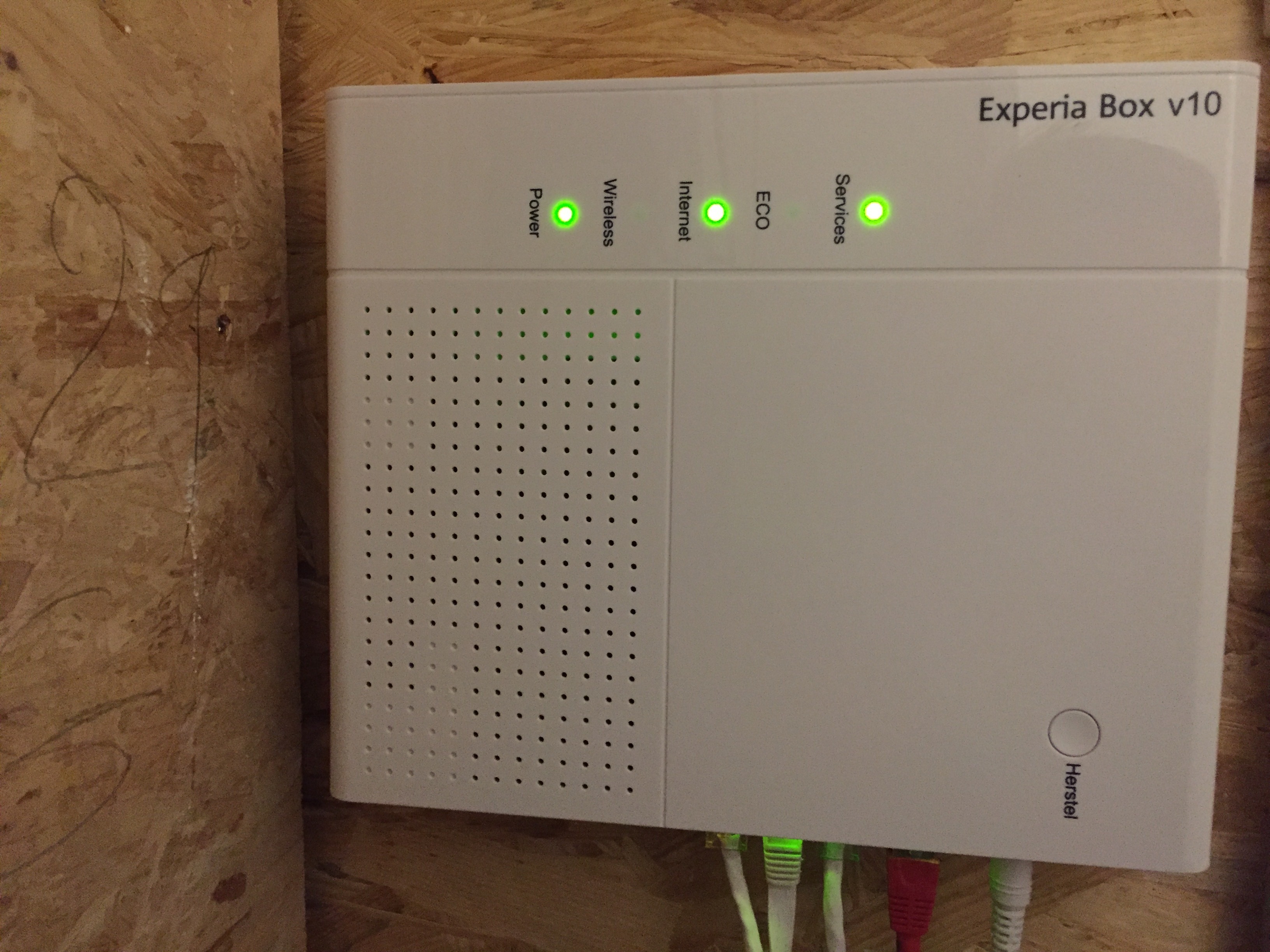huwelijk Station Ongrijpbaar Wegvallend wifi, ook na nieuwe Experiabox V10 en toevoegen wifi-versterkers  | KPN Community