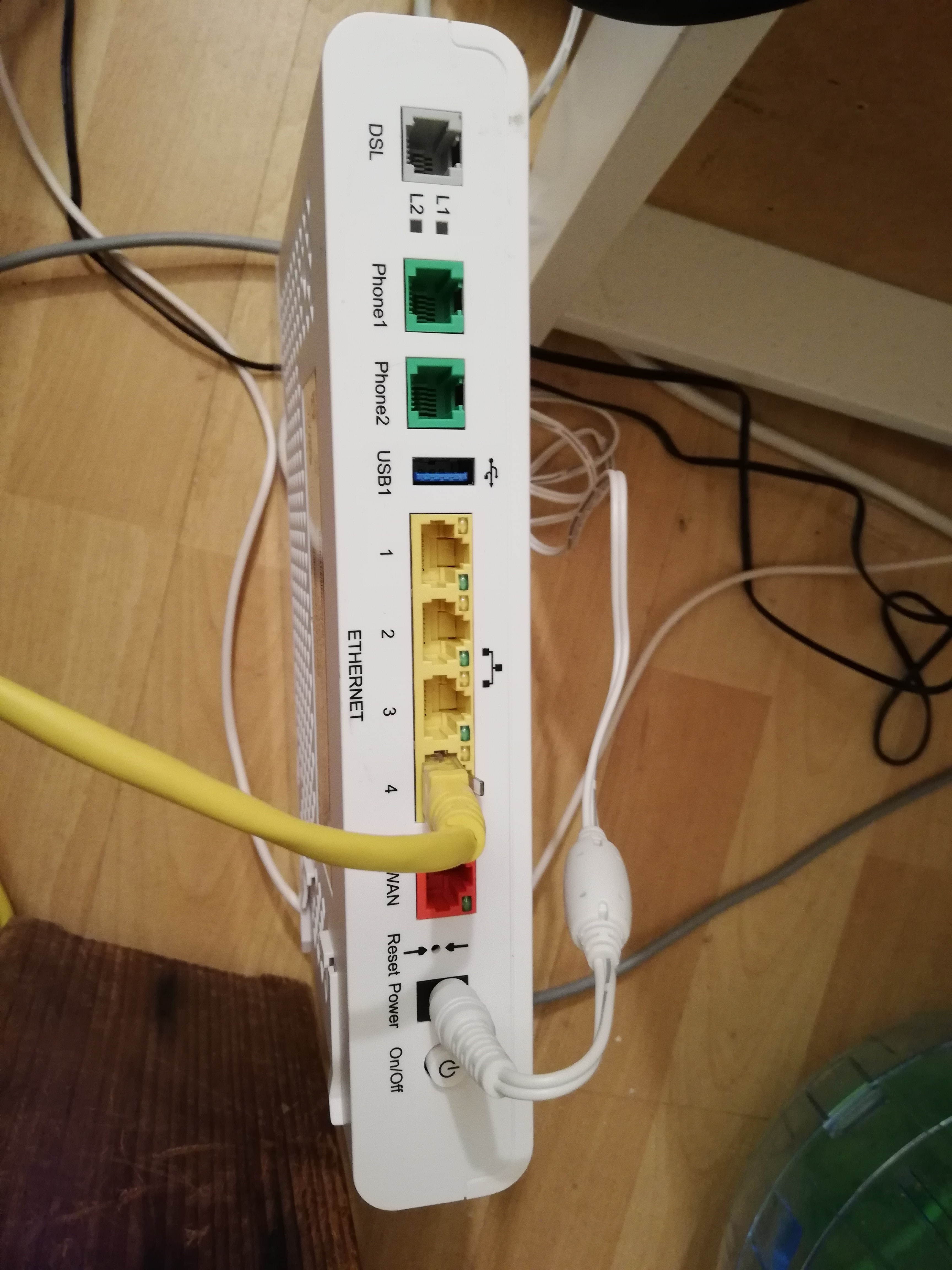 hybride Gezichtsvermogen te rechtvaardigen Experia V10 ipv V12, maar kabels passen niet | KPN Community