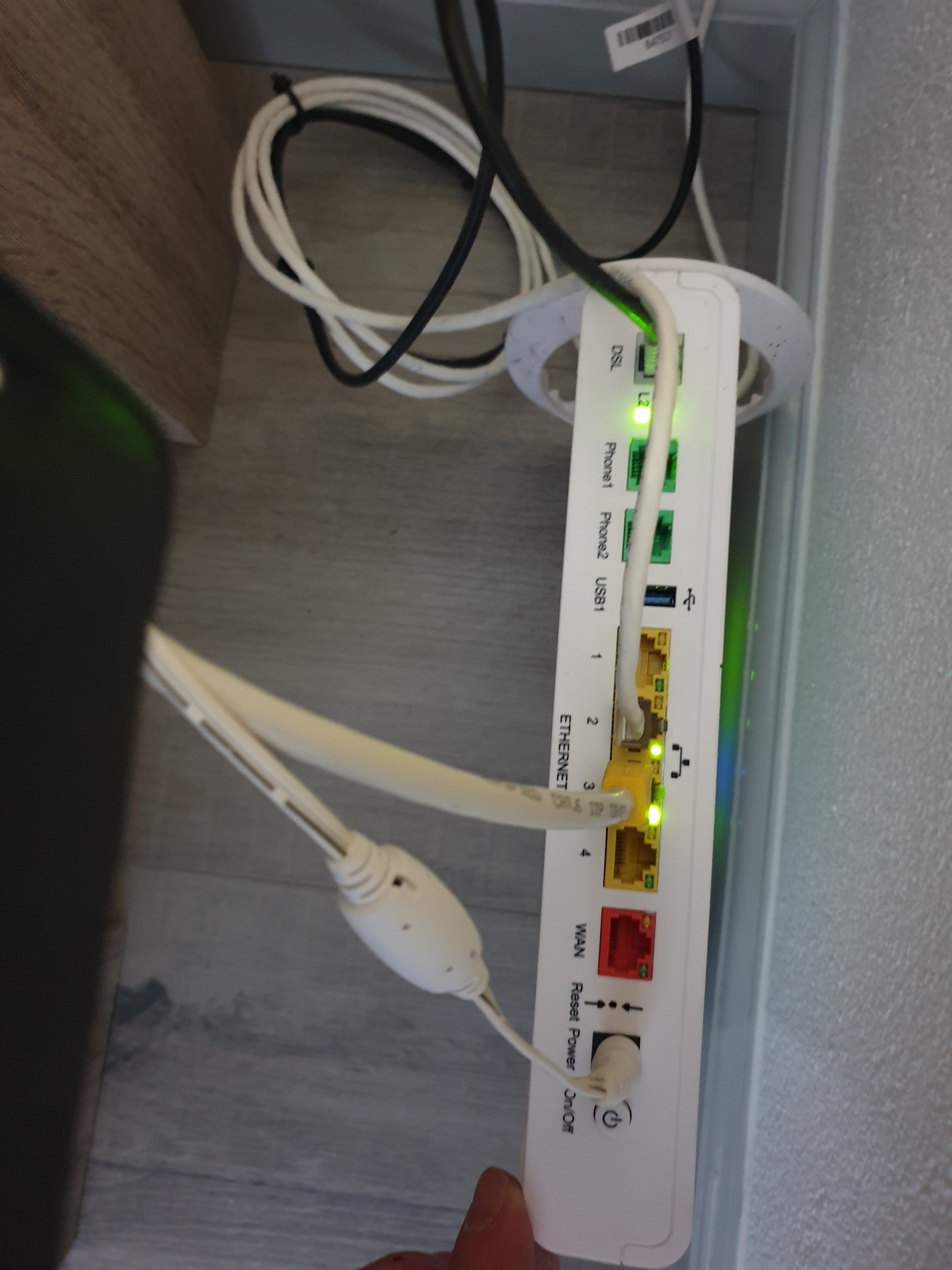 Verenigen Rook Dicht Hoeveel kabels heb ik nodig om internet en TV buiten aan te sluiten? | KPN  Community