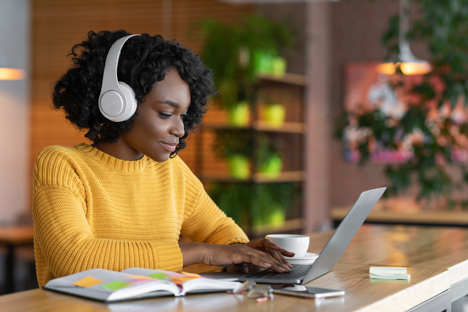 Lady on laptop