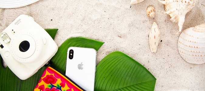 So schützt du dein Smartphone im Sommerurlaub