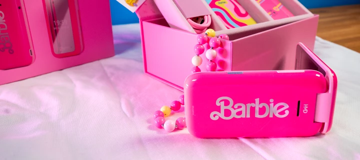 Ein Hauch Nostalgie ganz in Pink - teste jetzt das HMD Barbie Phone.