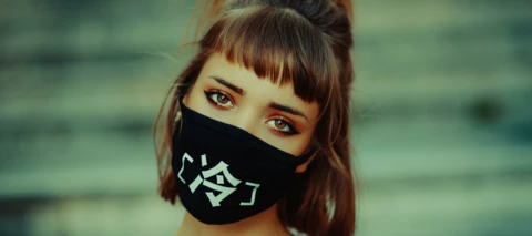 Zeigt her die Masken... Ohhhh wenn ich mir das so anschaue komme ich auf eine Idee... ;)