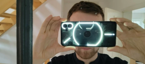 Das Nothing Phone (1) - Außen Disko, innen Standard