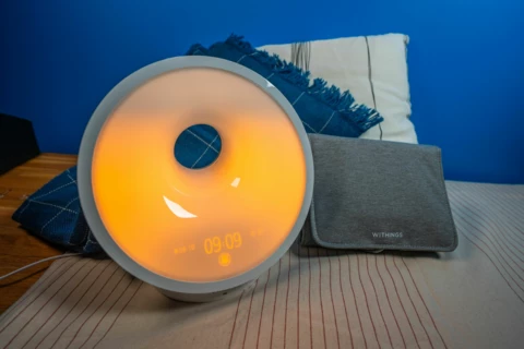Philips Connected Sleep & Wake-Up Light inklusive Withings Sleep Analyzer. Analysiere deinen Schlaf und lasse dich sanft weck