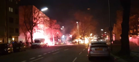 Silvester 2022. Berlin Tempelhof. Straßen Feuerwerk, Pyrotechnik.