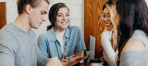 Junge Leute Vorteil: Holt euch 15 EUR Rabatt auf euren o2 Free M Boost, o2 Free L oder o2 Free L Boost Tarif!