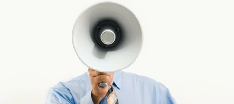 Warnung: Vorsicht vor Betrug durch SMS zu Paketen und Facebook-Konten