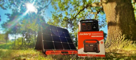 Jackery Solarpanel SolarSaga 100 + Explorer 240 Powerstation