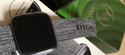 Mein schwerster Test. Wie kann man ein Motorola Moto G7 Power & Fitbit Versa Testen?