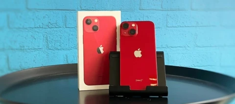 iPhone 13 mini Red Edition - das Mini im großen Test!