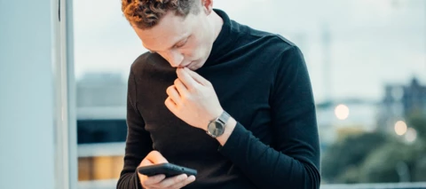 "iHunch" - neues Volksleiden "Handy-Nacken?"