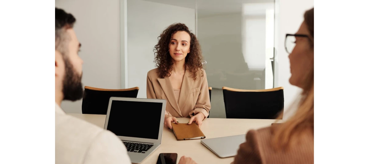 Teilt Eure 'HR-Instinkt'-Geschichte und inspiriert andere HR-Fachkräfte in der Branche. Ihr werdet in einer Personio-Audioser