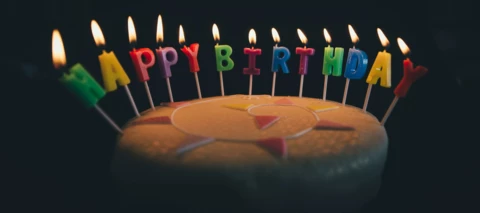 Der 1. April ist unser Community Geburtstag - wir feiern das mit einer Meme Challenge! ✨ 😜