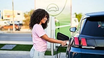 New high-current, low-voltage switching regulators handle challenging automotive loads New high-current, low-voltage switching regulators handle challenging automotive loads