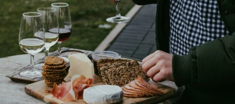 Zo til je jouw borrelplank naar een hoger niveau! –  Wine & Cheese day