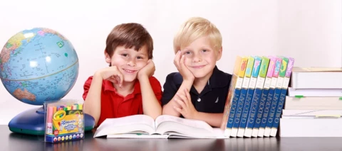 Lapsen ensiliittymän ottajalle puhelin kaupan päälle