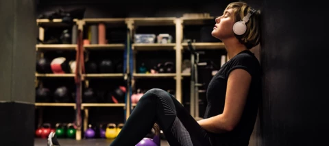 Matkustaminen, urheilu, työnteko ja opiskelu - Millaiset kuulokkeet eri tilanteisiin?