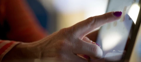 Sovelluksia senioreille – arjen helpottajia yhdellä napautuksella