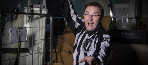 Kierrätykseen, mars! Vesa Sorjonen pelastaa maailmaa tukiasema kerrallaan