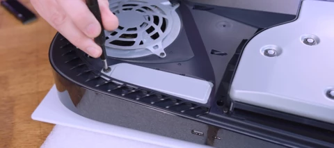 Näin lisäät PS5-konsolillesi tallennustilaa