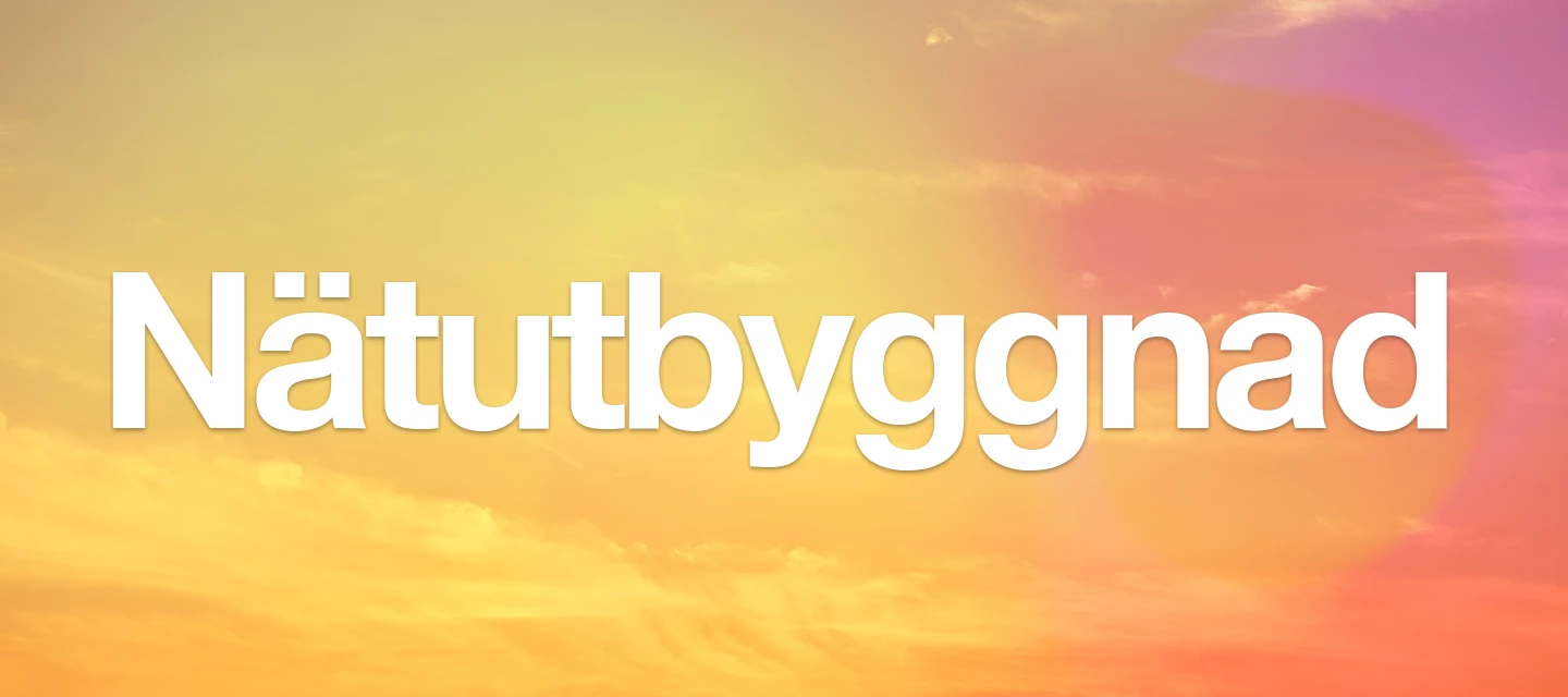 En molnig kvällshimmel med texten "nätutbyggnad".