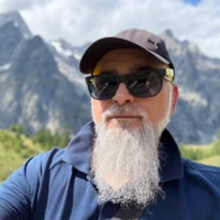 krzysztof.wiecha